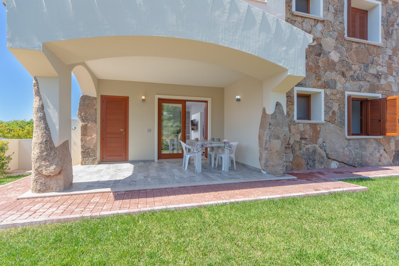 Appartamento con giardino a 200 mt dal mare a budoni in vacanza