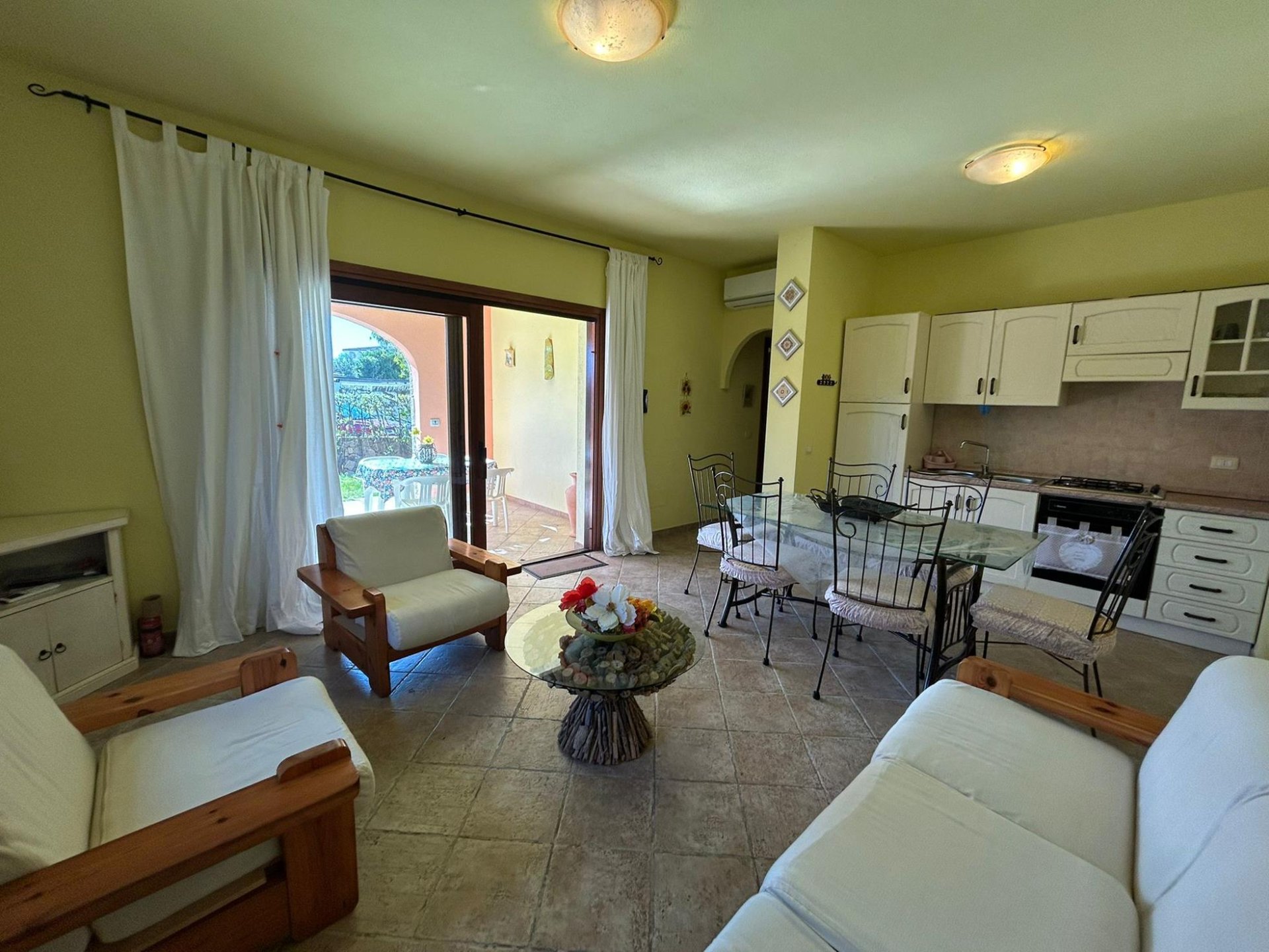 Villa a san teodoro in Vacanza con giardino