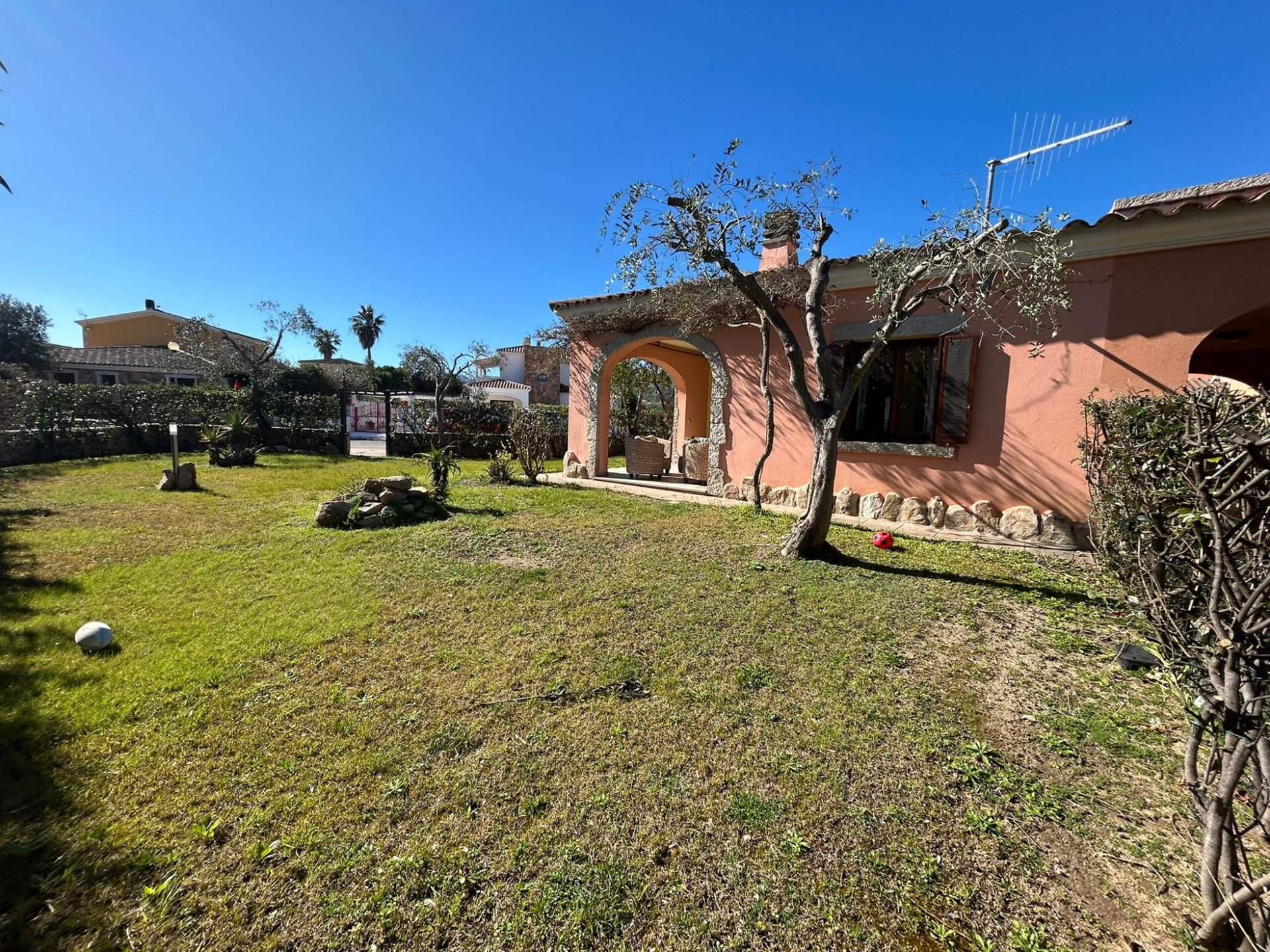 Villa a san teodoro in Vacanza con giardino 28