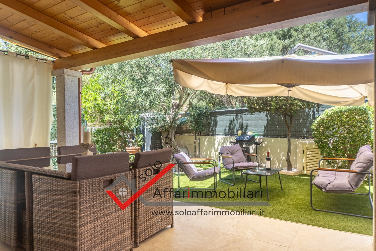 Villa a Loiri in Vendita con giardino