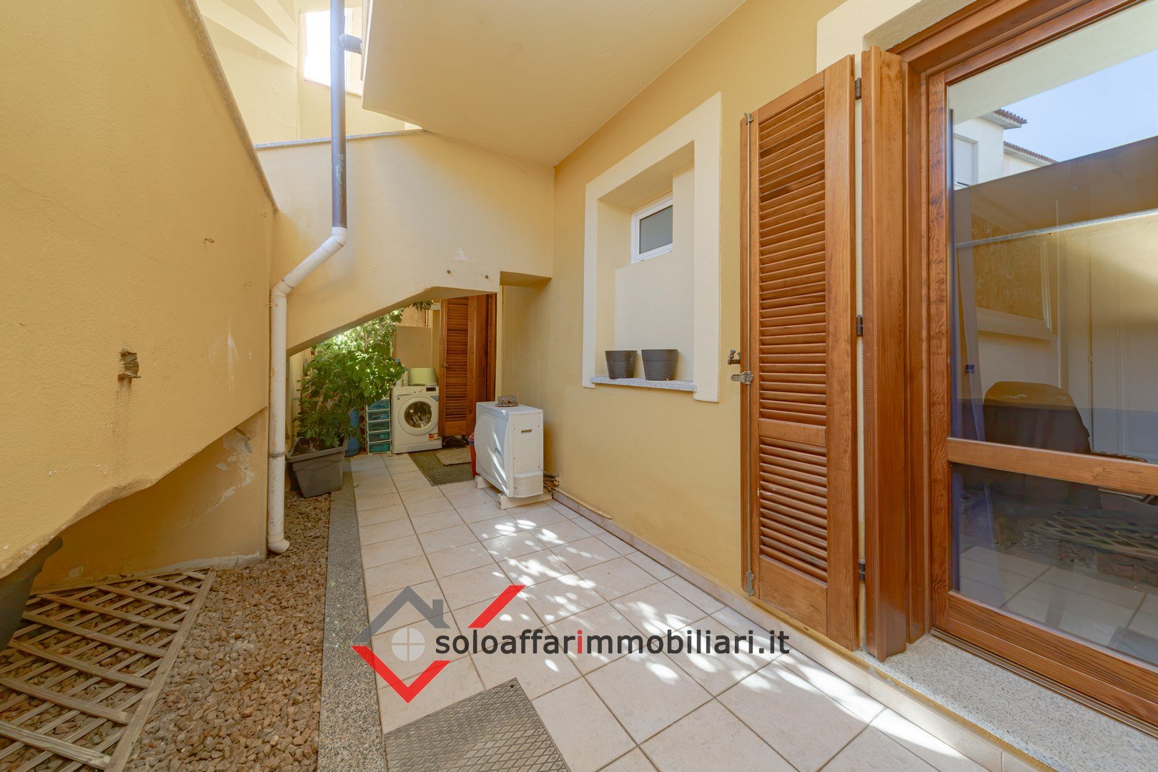 Piano terra con ingresso indipendente e spazio esterno 21