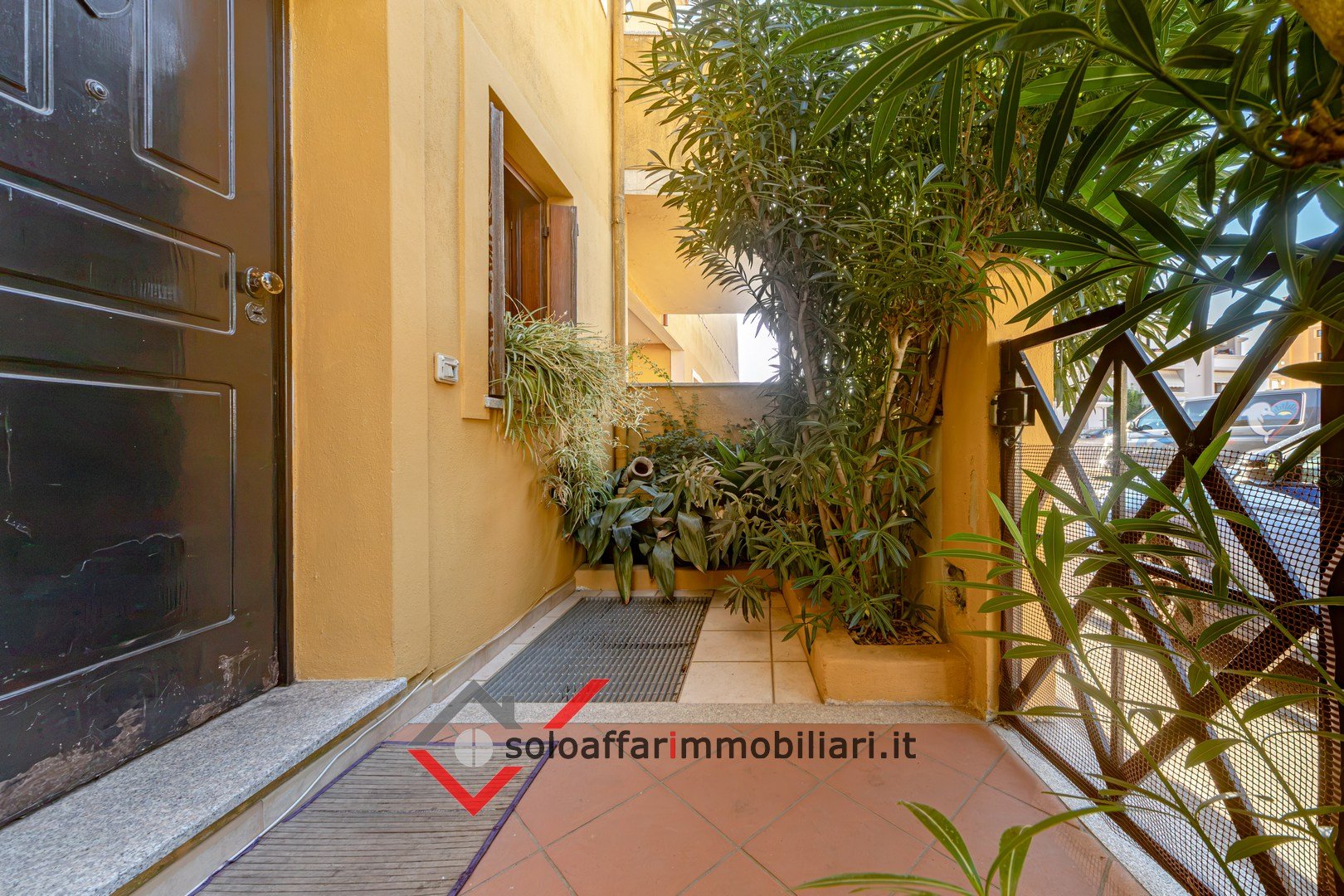 Piano terra con ingresso indipendente e spazio esterno 30