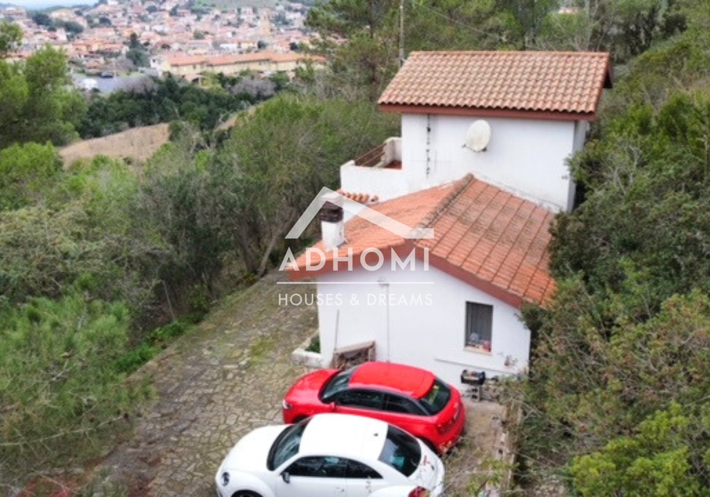 Casa a Collinas in Vendita con giardino