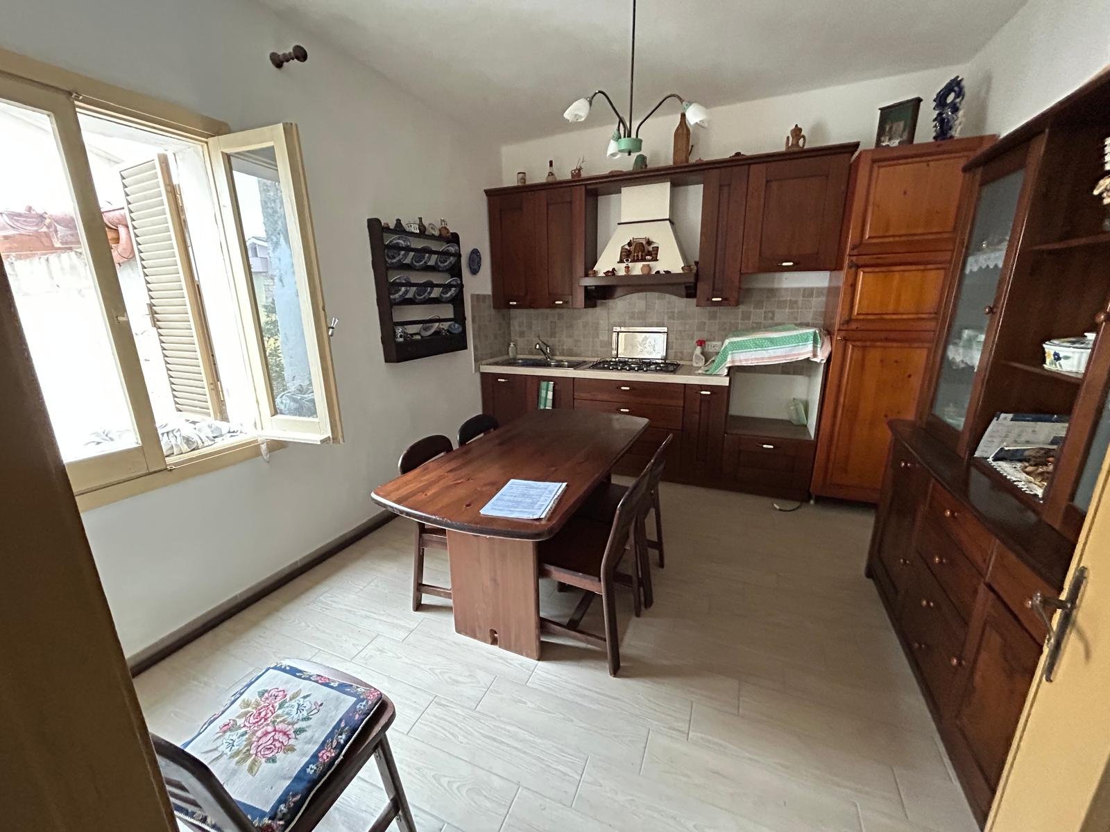 Casa a Ossi in Vendita con giardino