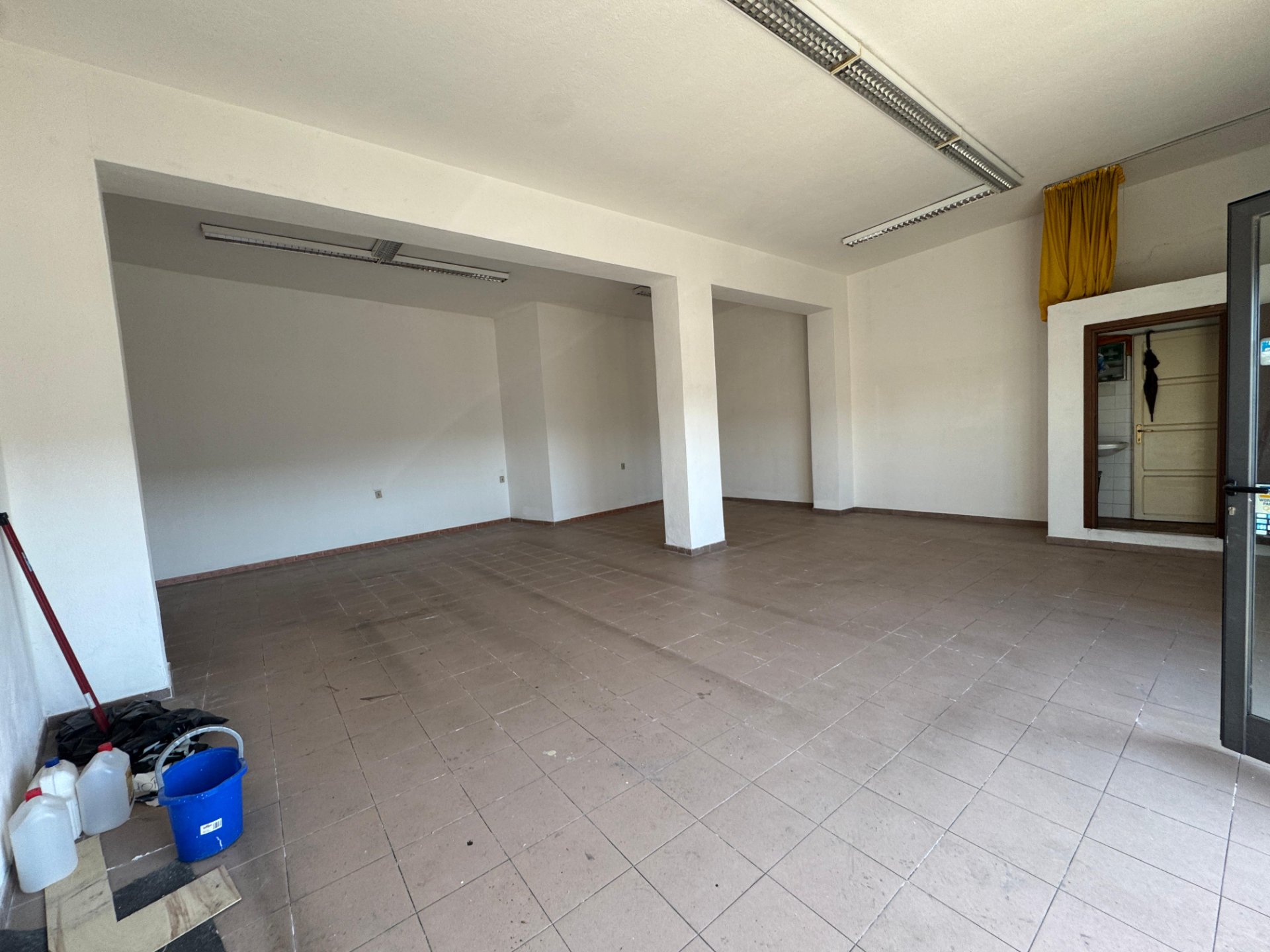 Locale in affitto in Via Antonio Ballero, 14 3