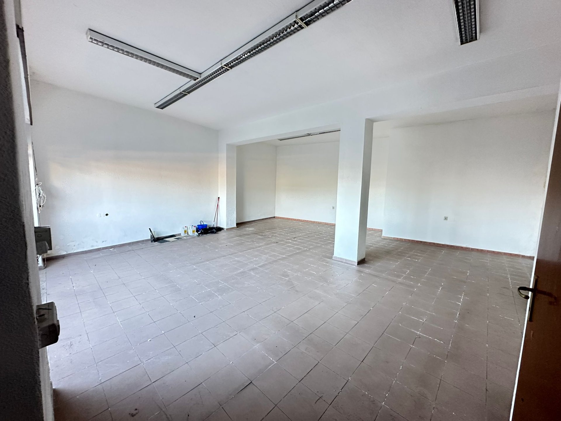 Locale in affitto in Via Antonio Ballero, 14 4