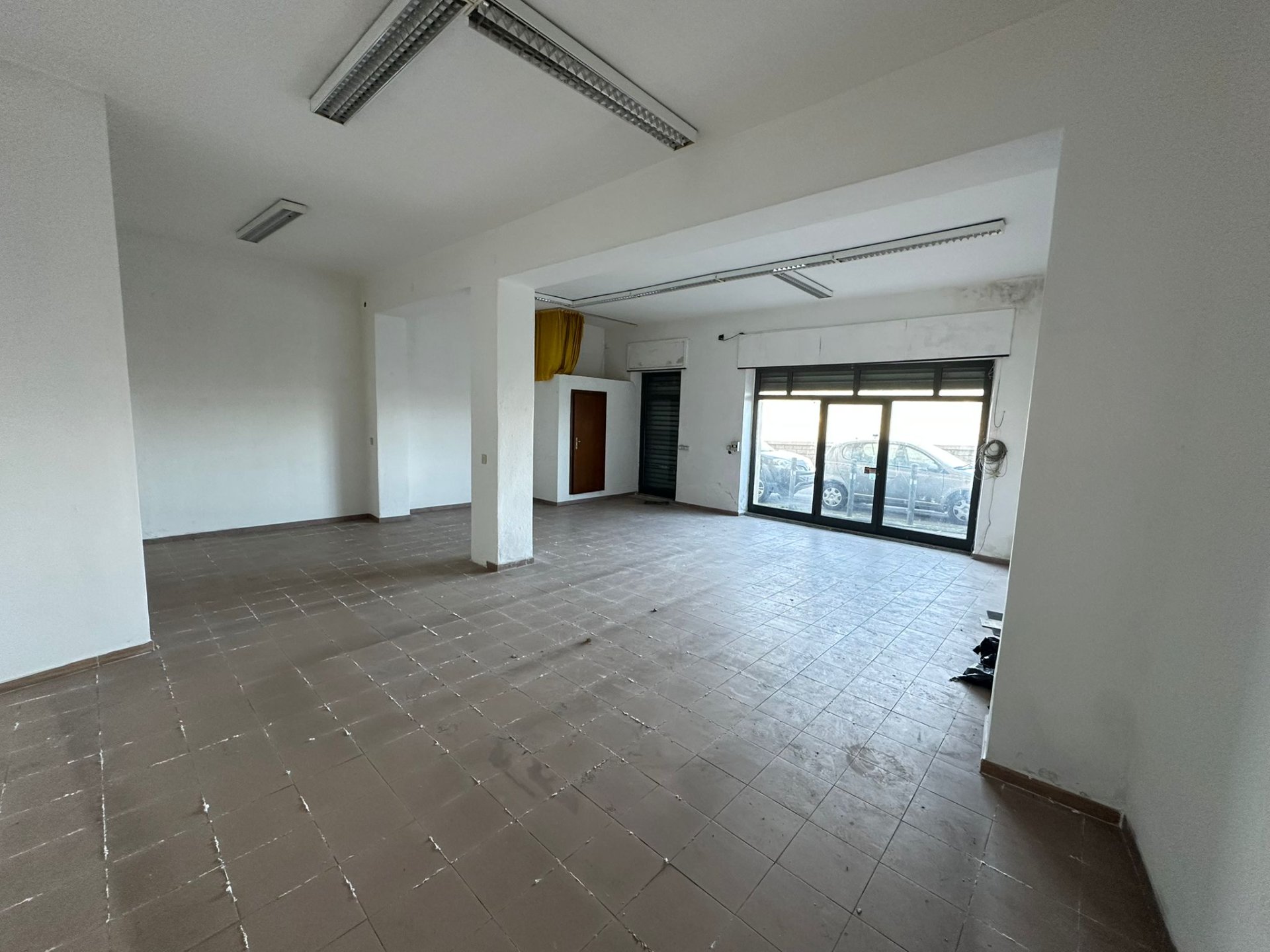 Locale in affitto in Via Antonio Ballero, 14 5