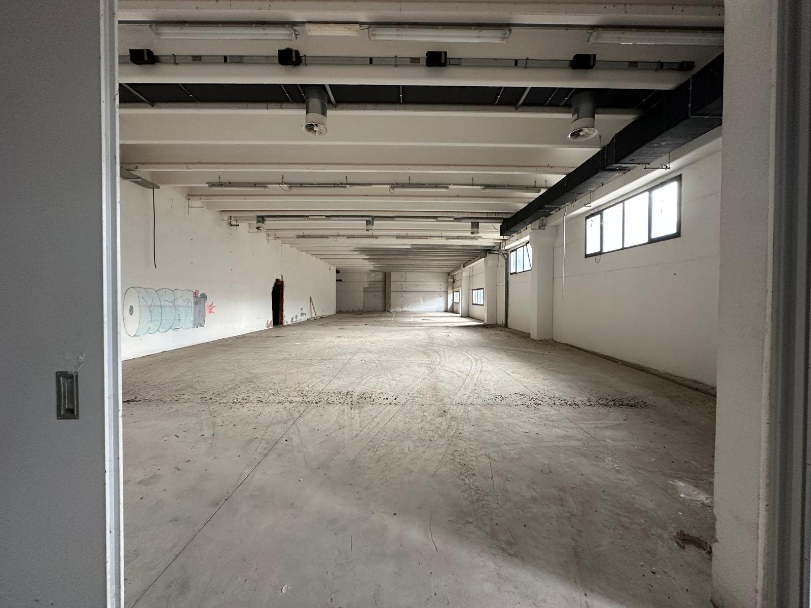 Capannone in vendita in Via Predda Niedda Strada 8, 9