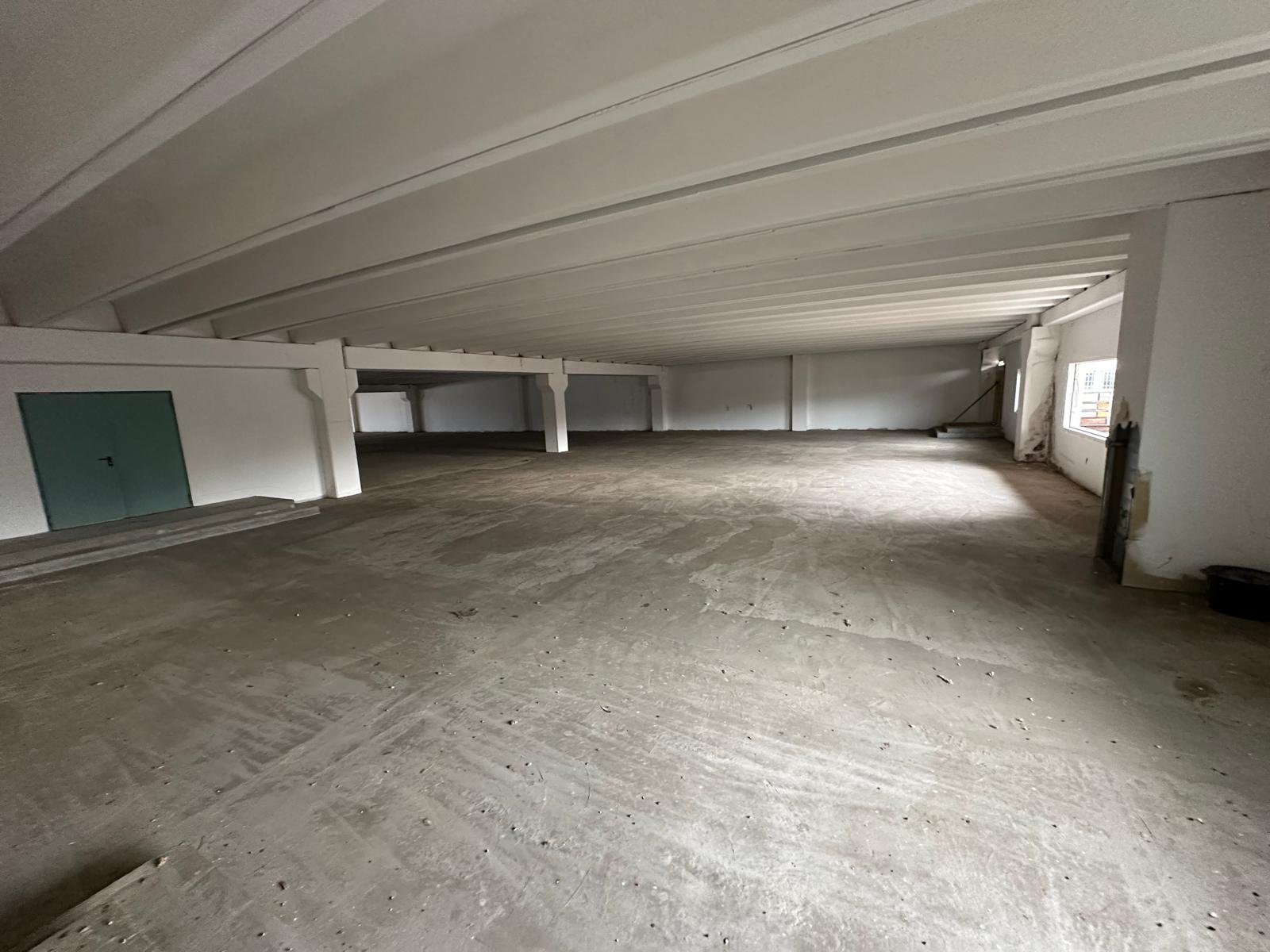 Capannone in vendita in Via Predda Niedda Strada 8, 10