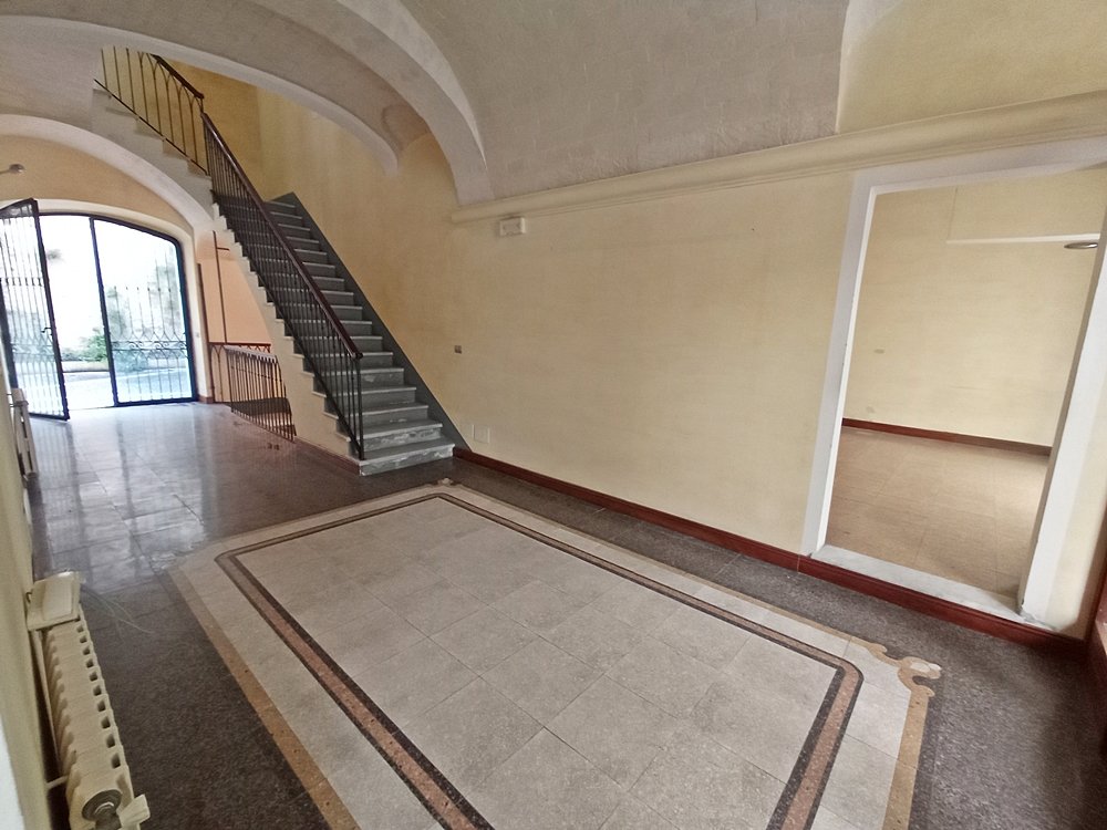 Intera palazzina uso ufficio - Via Spano 4