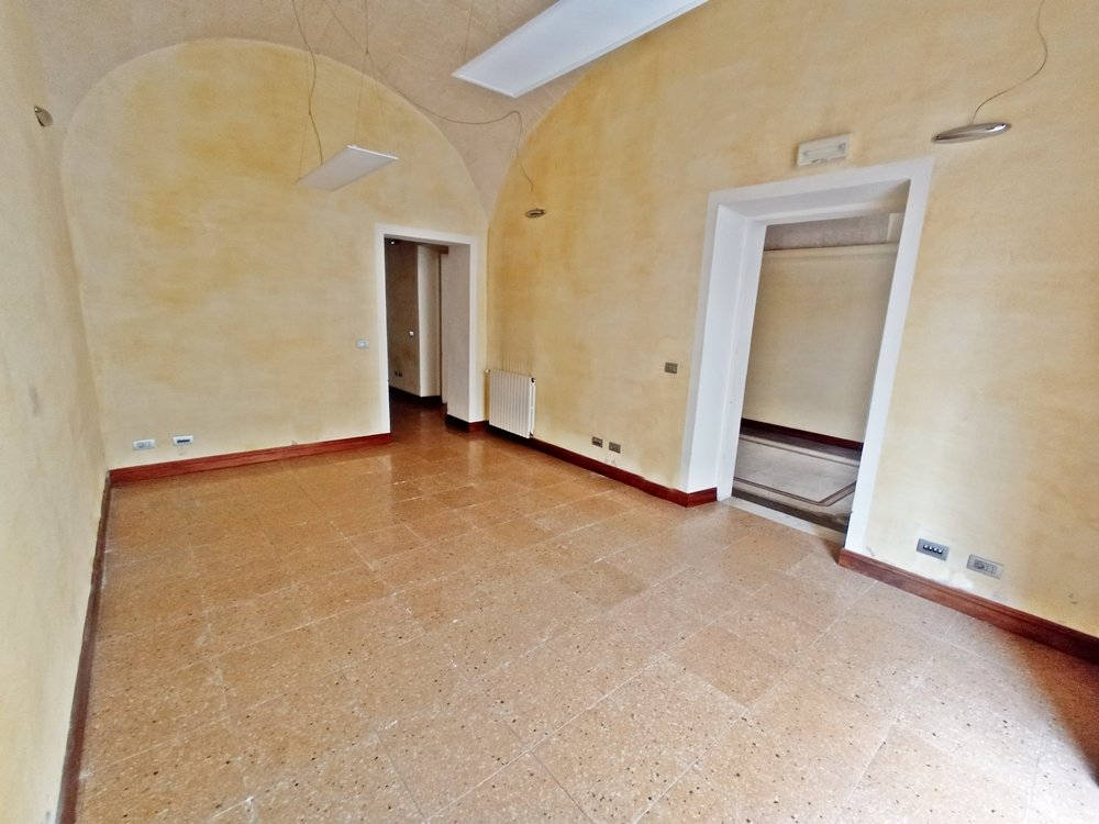 Intera palazzina uso ufficio - Via Spano 5