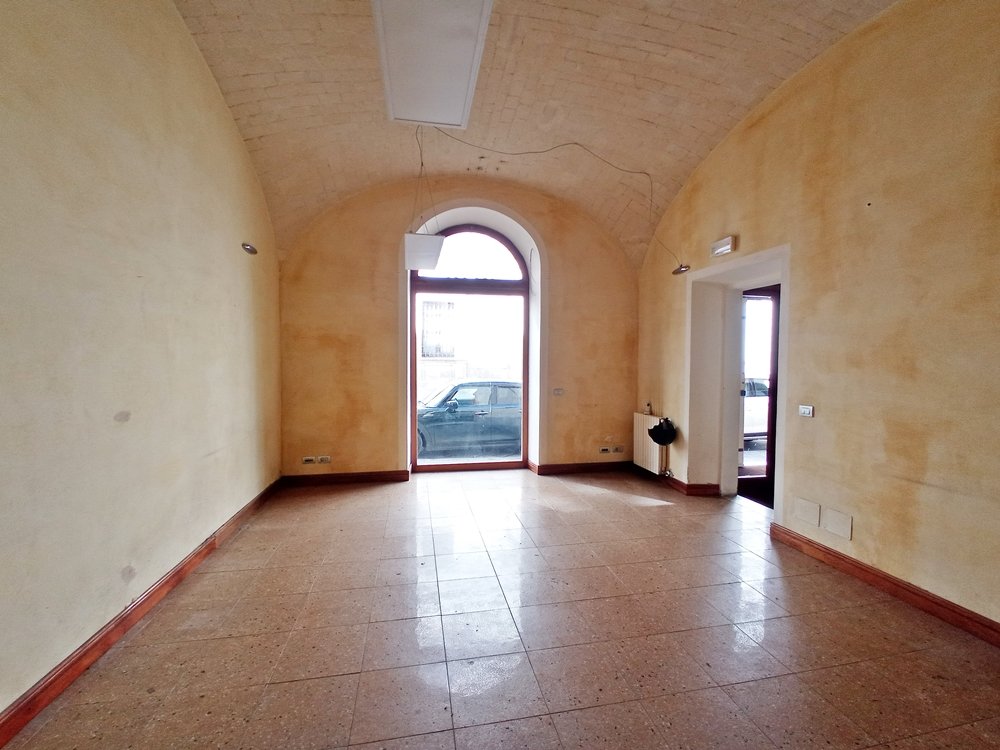 Intera palazzina uso ufficio - Via Spano 7