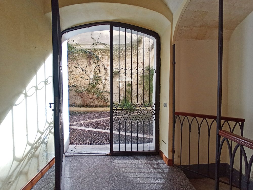 Intera palazzina uso ufficio - Via Spano 8