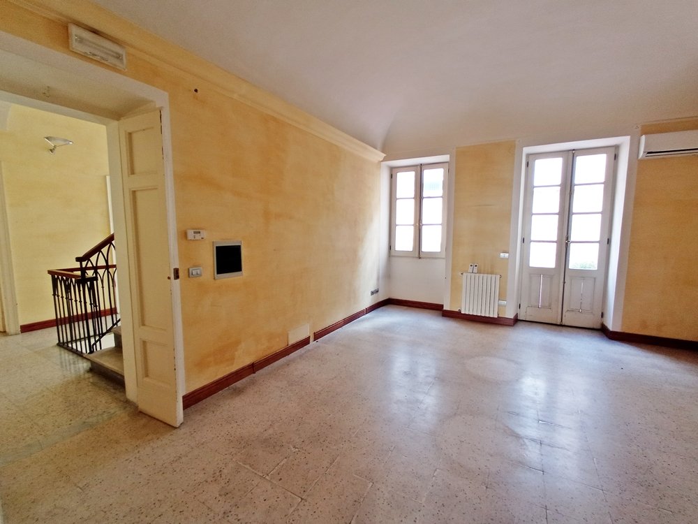 Intera palazzina uso ufficio - Via Spano 11