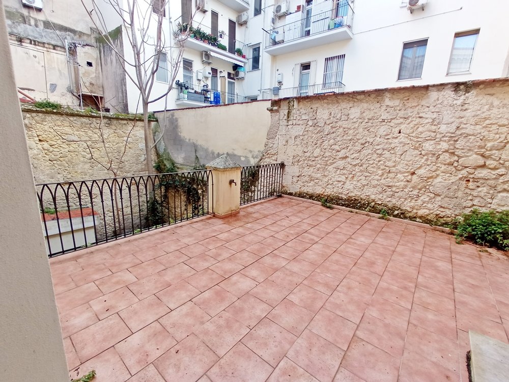 Intera palazzina uso ufficio - Via Spano 15