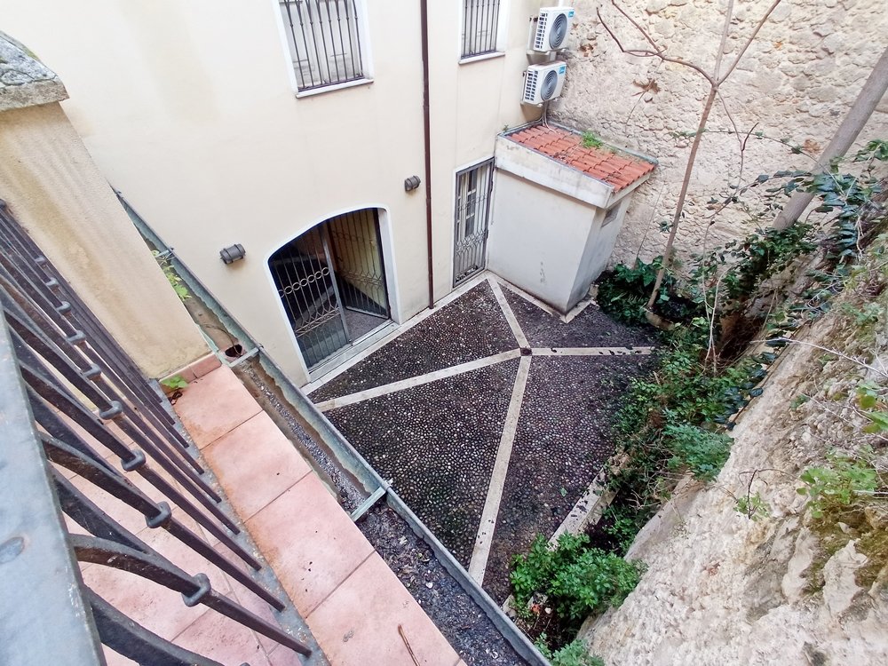 Intera palazzina uso ufficio - Via Spano 16