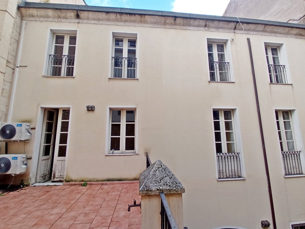 Intera palazzina uso ufficio - Via Spano 17