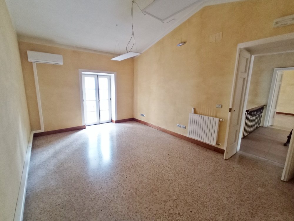 Intera palazzina uso ufficio - Via Spano 19