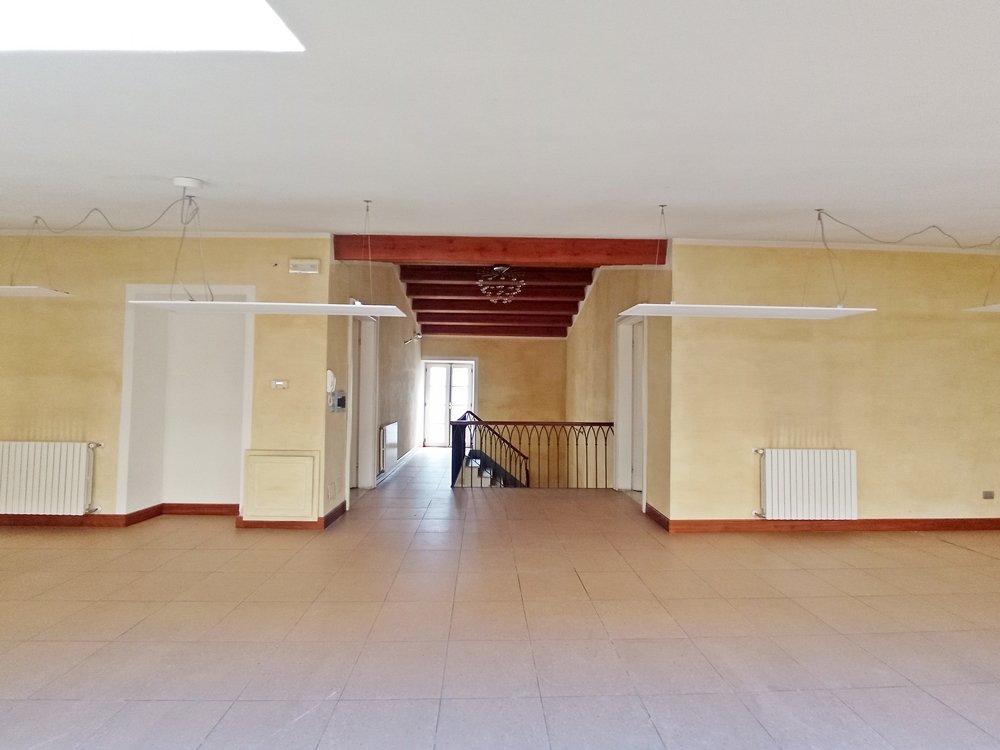 Intera palazzina uso ufficio - Via Spano 22
