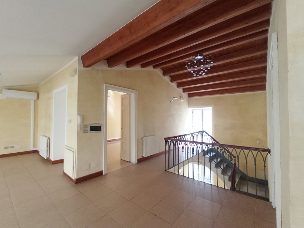 Intera palazzina uso ufficio - Via Spano 23