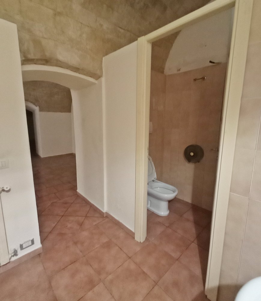 Intera palazzina uso ufficio - Via Spano 28