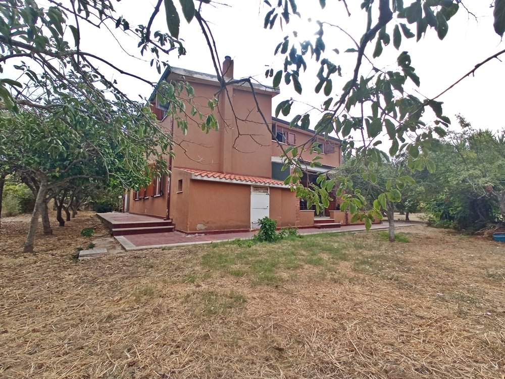 Villa a Sassari in Vendita con giardino 4