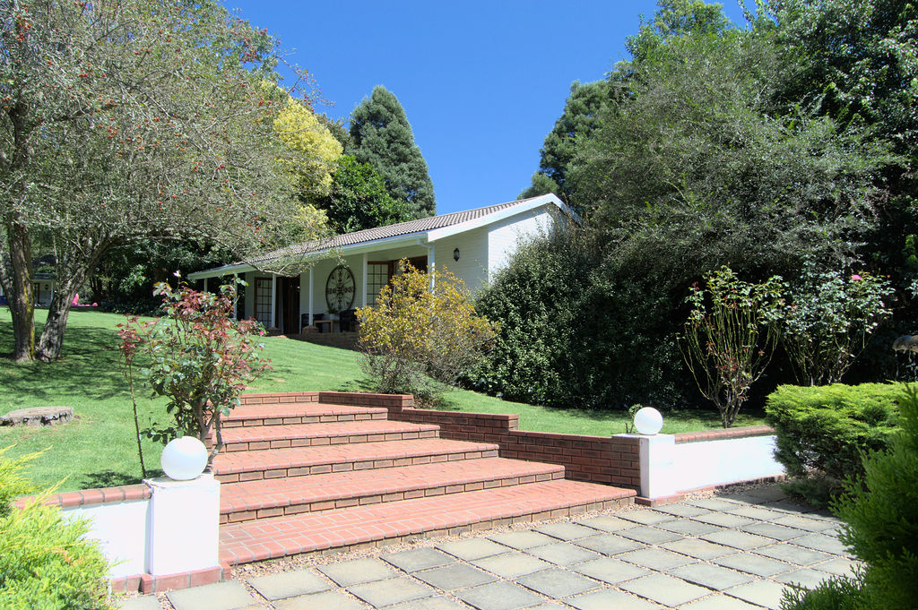 Lush gardens of Loxley House