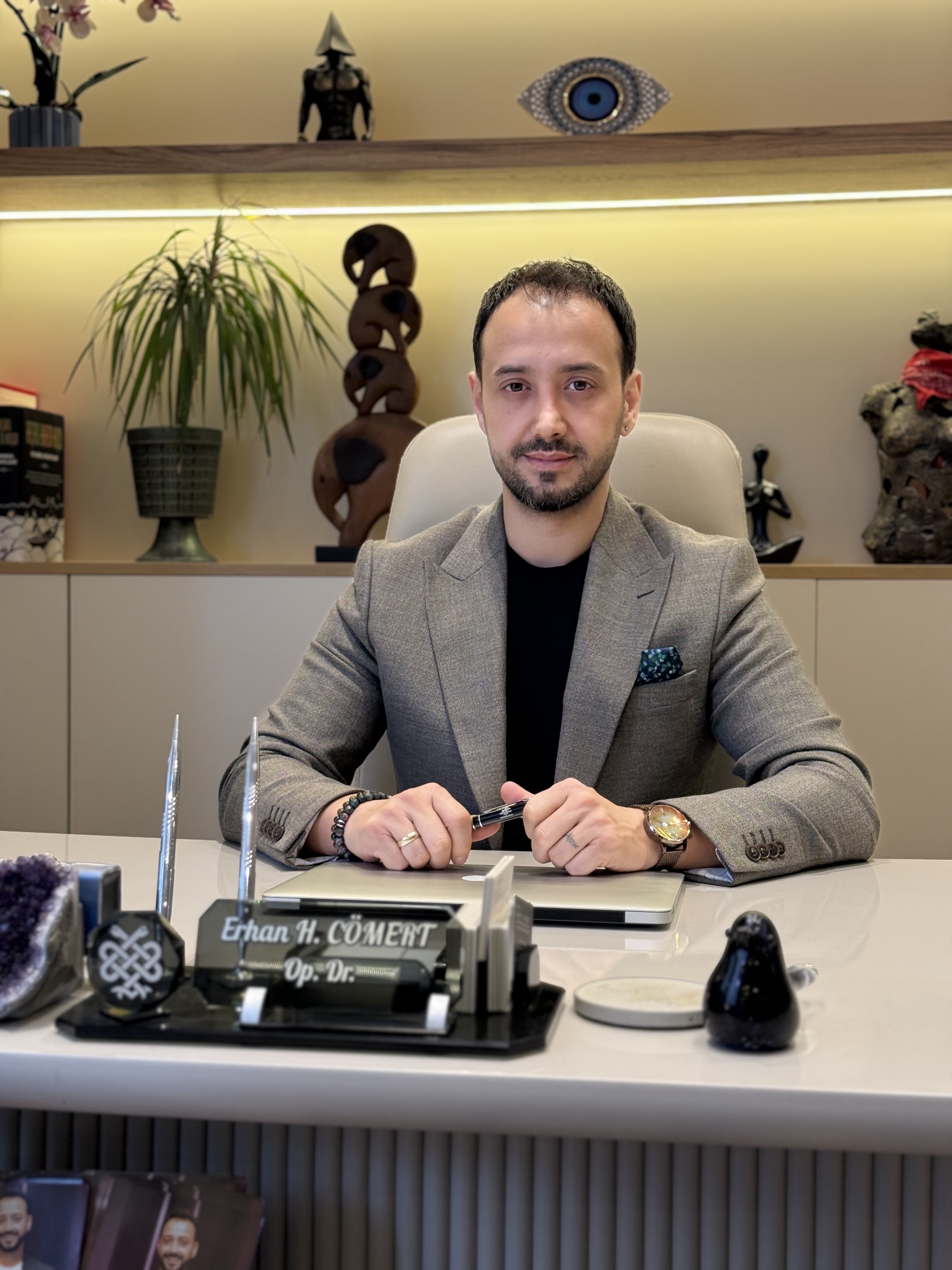 Op.Dr. Erhan Hüseyin Cömert profil fotoğrafı