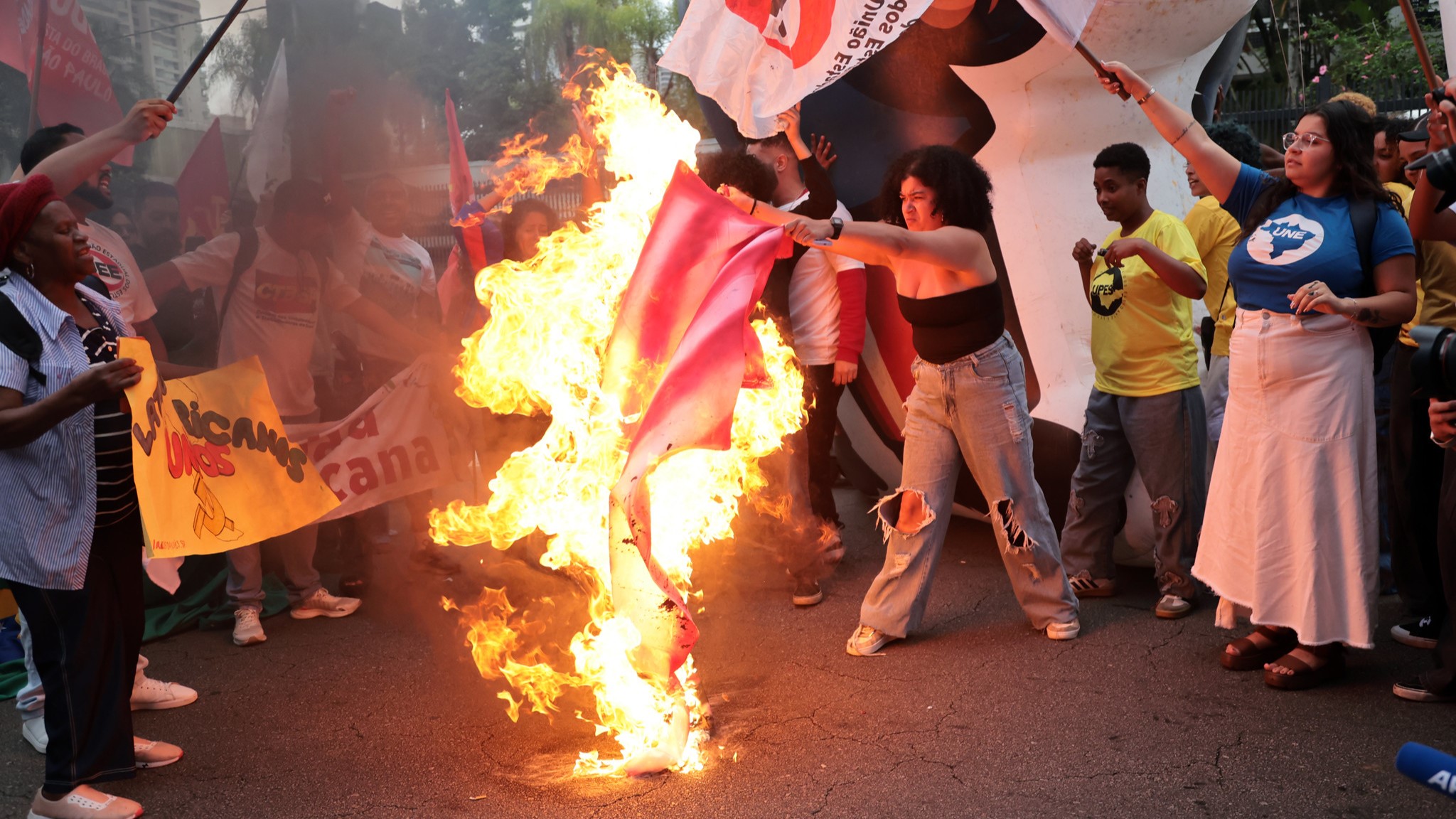 Mỹ Kêu Gọi Công Dân Rời Venezuela Ngay Lập Tức Giữa Báo Cáo Về 'Dân Quân Săn Lùng Người Mỹ'