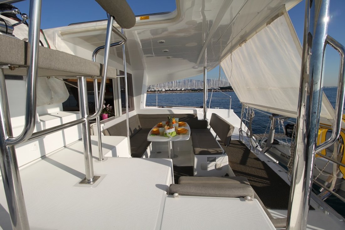 Sailing Blue 4 4