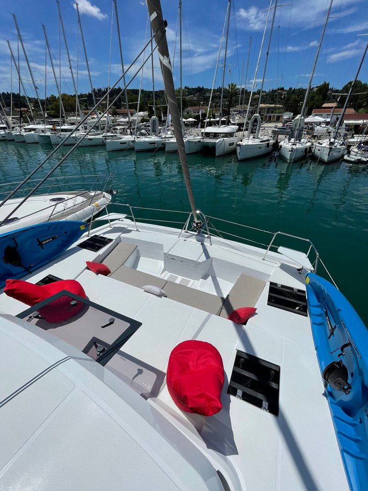 Helona 4