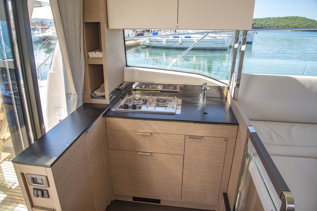 Prestige 420 Fly 1