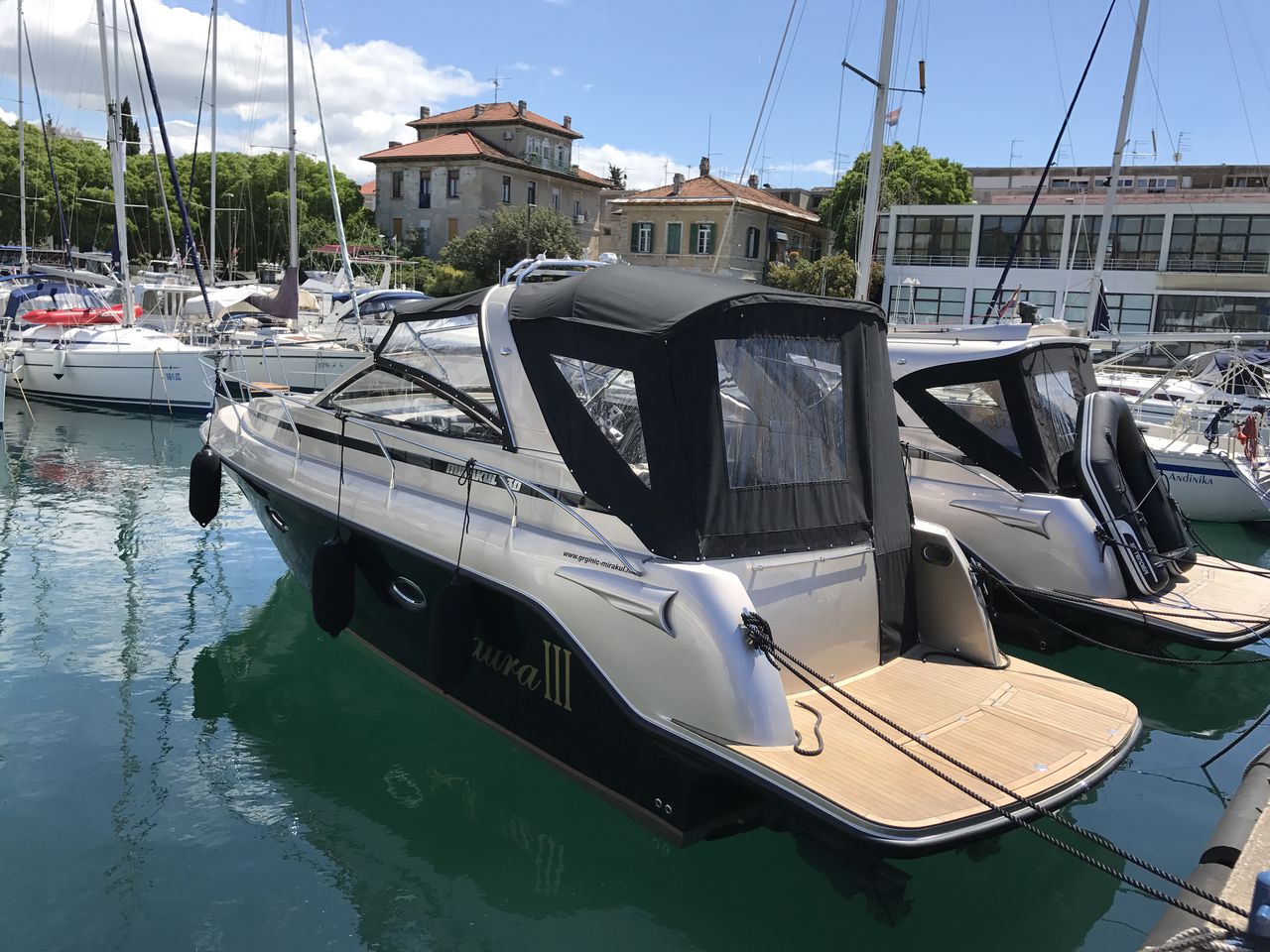 Laura III 2