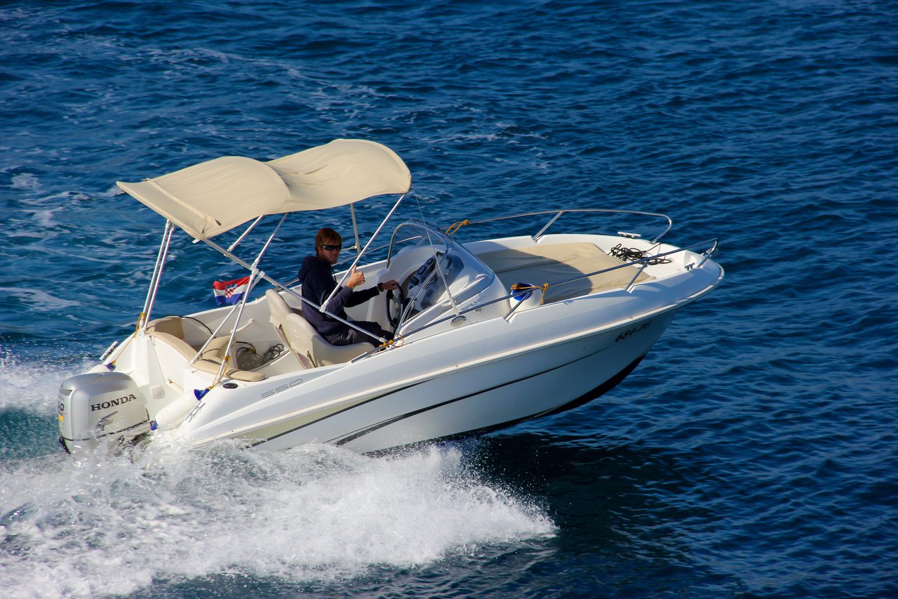 Benetau Flyer 550 Sun Deck 2