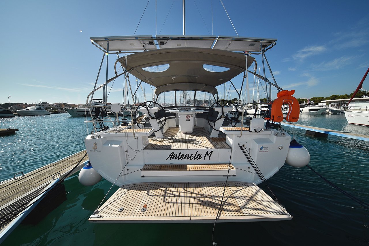 Antonela M 1