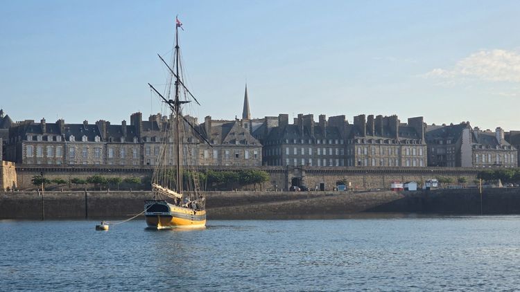 St Malo via the Channel Islands — St Peter Port, Guernsey