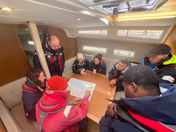 Navigation Mile Builder with paper charts and Navionics - Photo 3