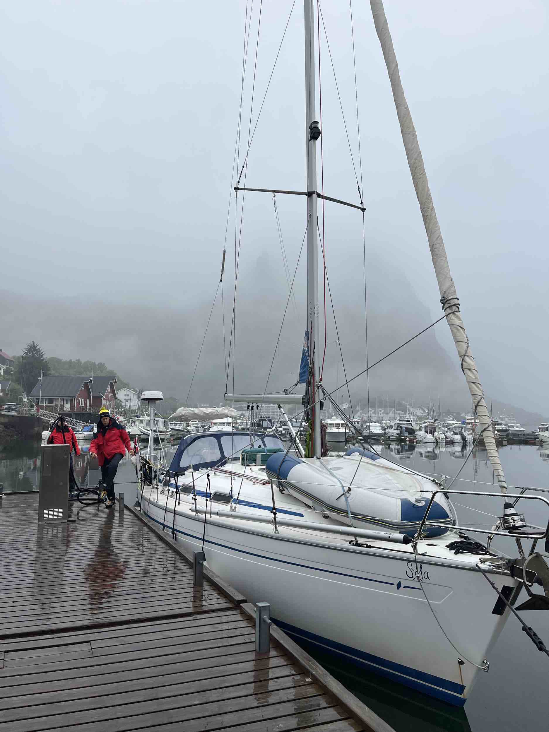 Bavaria 37