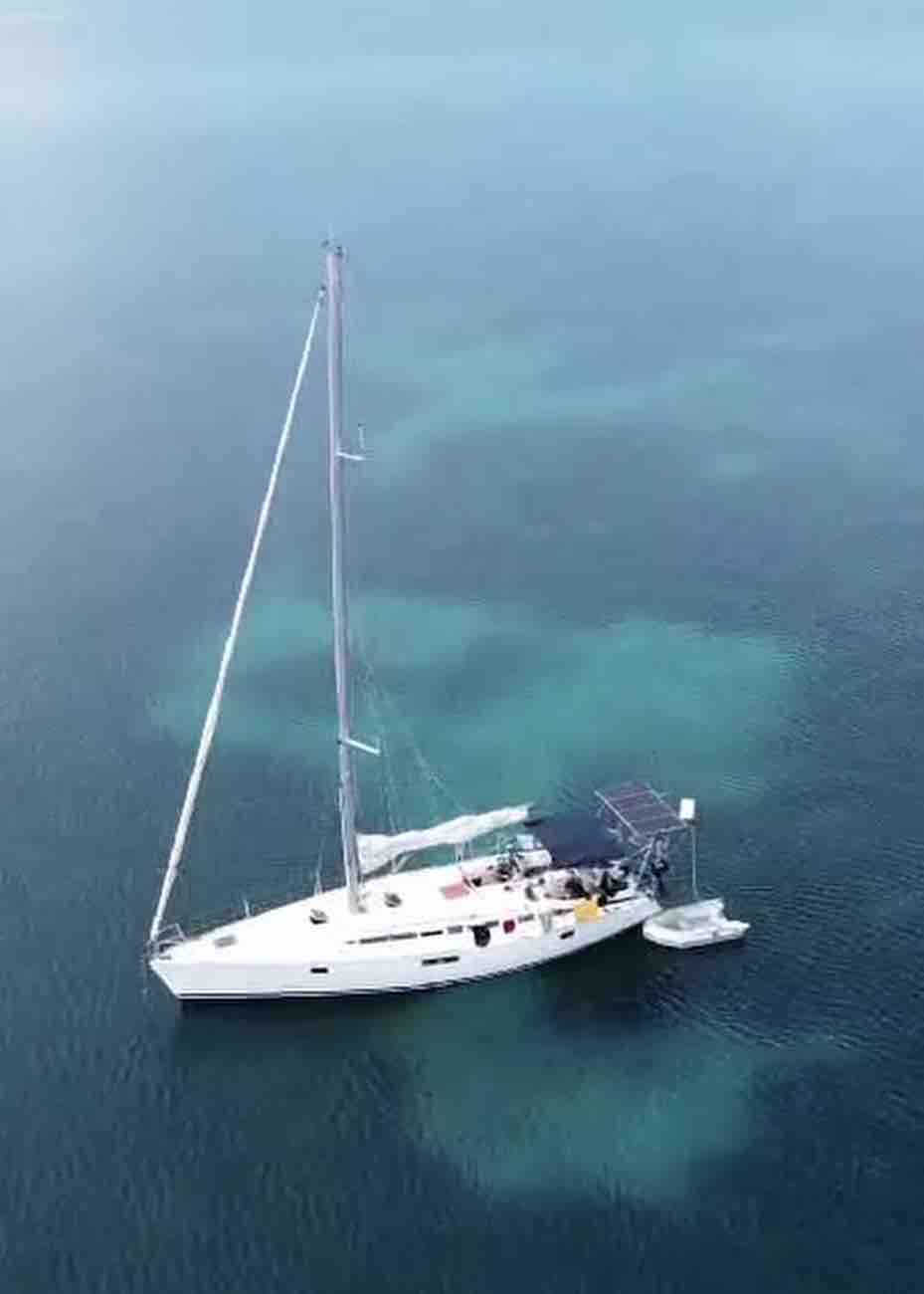 Pearl Island Beneteau 44