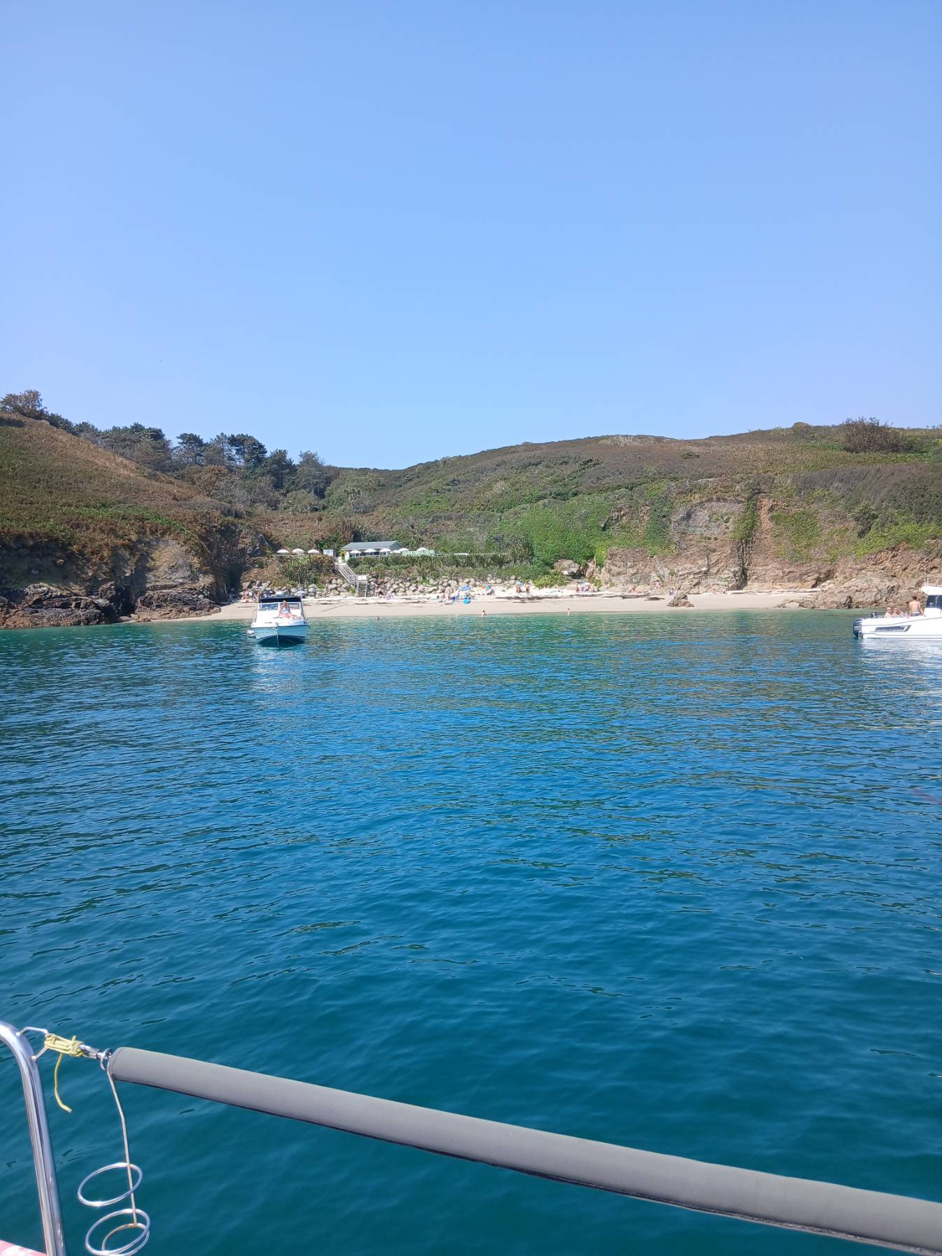 Beaucette-Herm-Jersey_6E28A665-6C5D-4EE0-BA78-417598B6C931