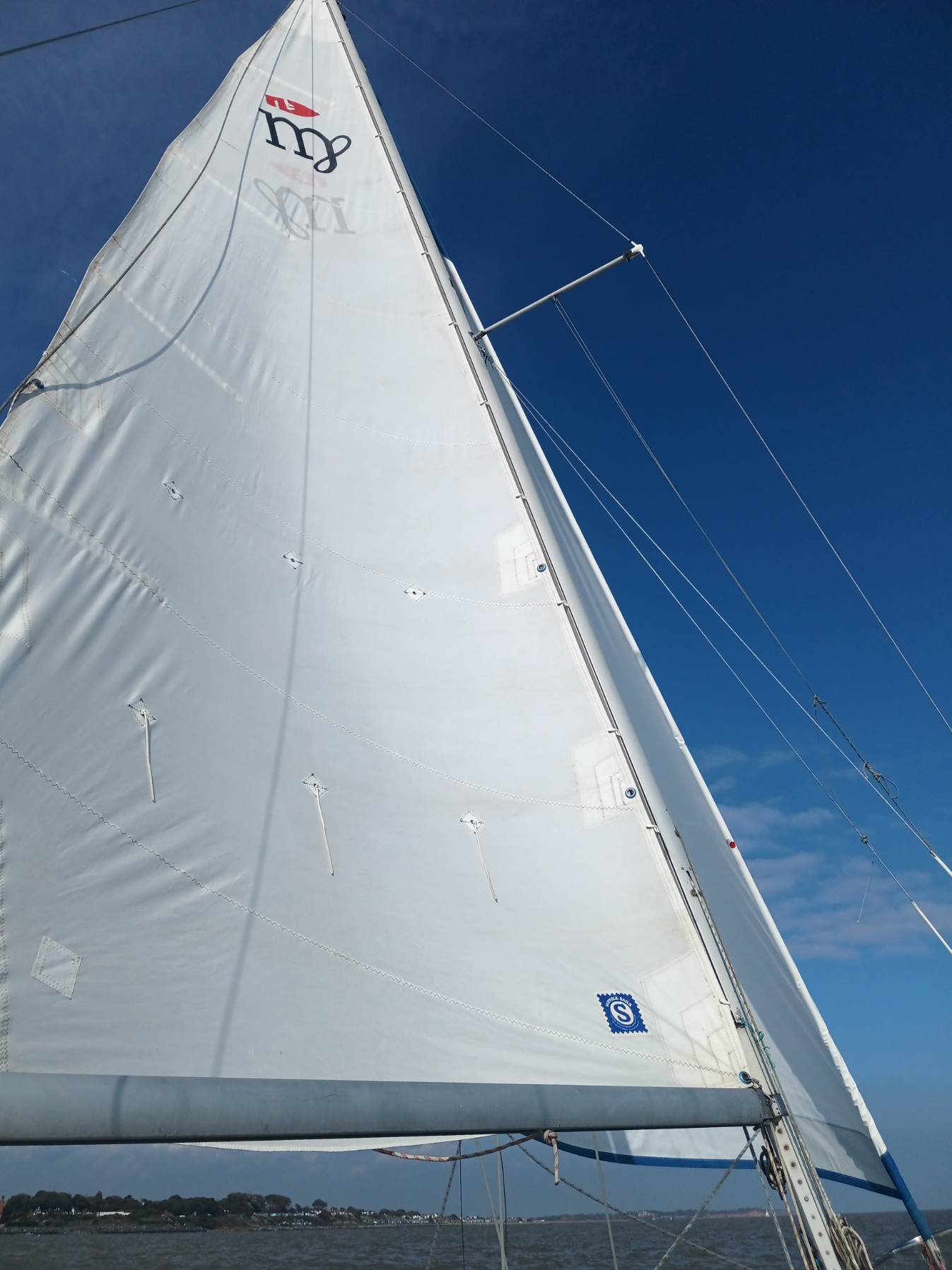 Sailing in light winds_2AEA75C8-3661-4D21-AC52-7BD0DBD1E6E5