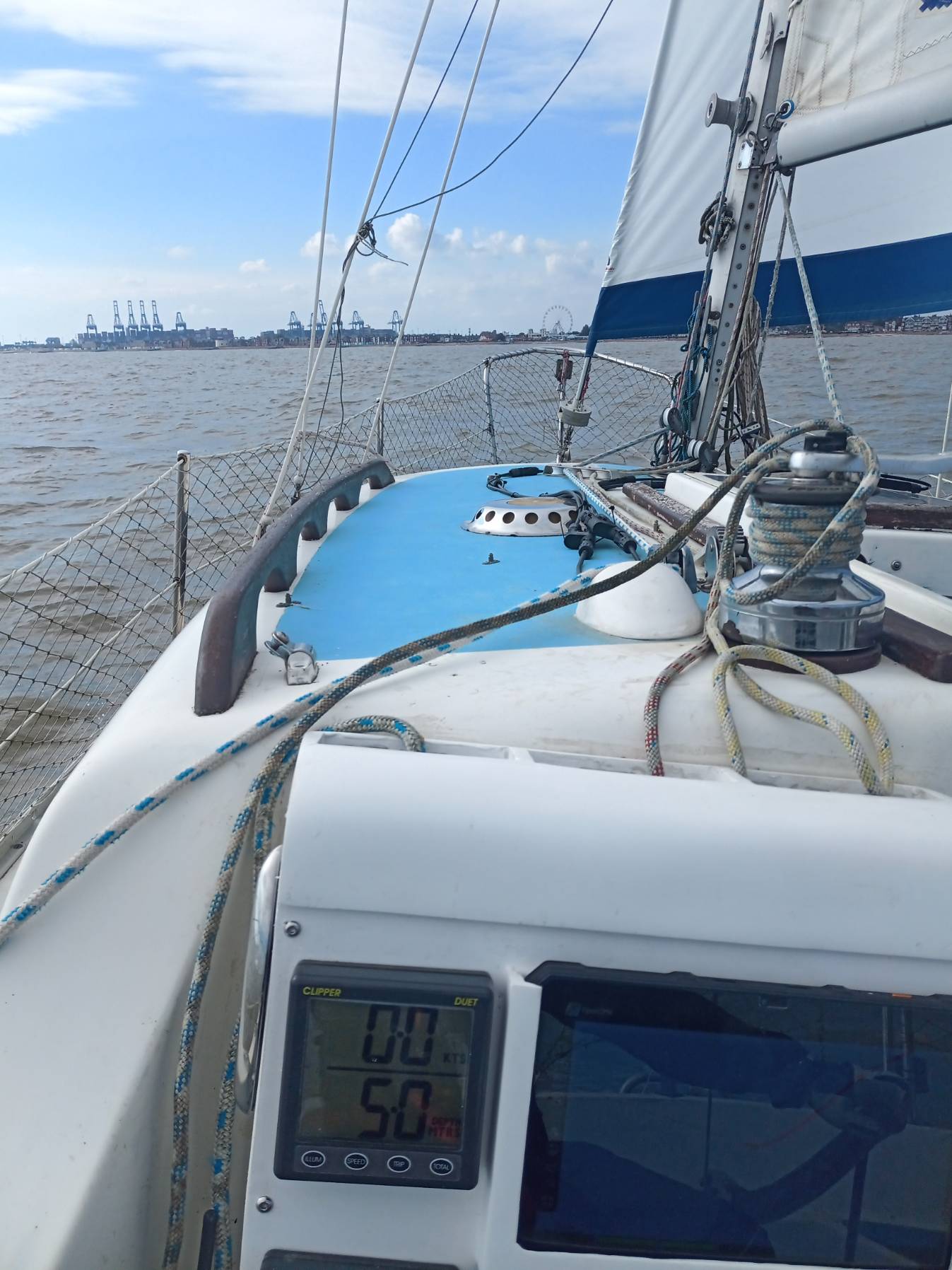 Sailing in light winds_7F08CD89-D983-4E25-B73A-3ECB332CCCFF