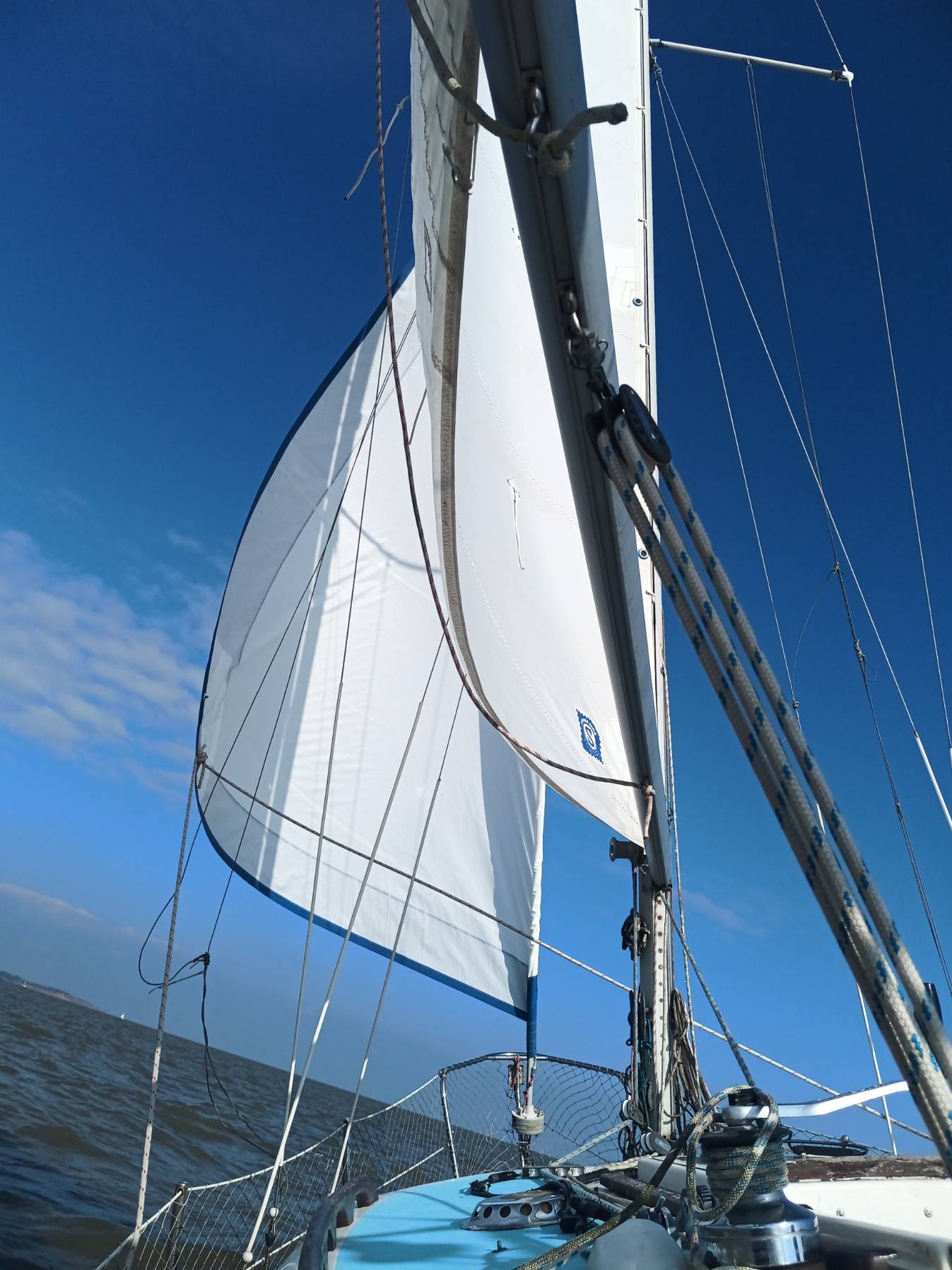 Sailing in light winds_92F98484-06E7-4C44-B497-378F3EC9A15E