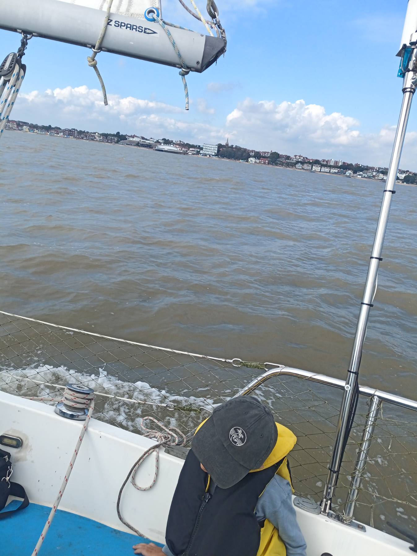 Sailing in light winds_D6A50FDA-50FD-4816-84FE-D0CCDD401A02