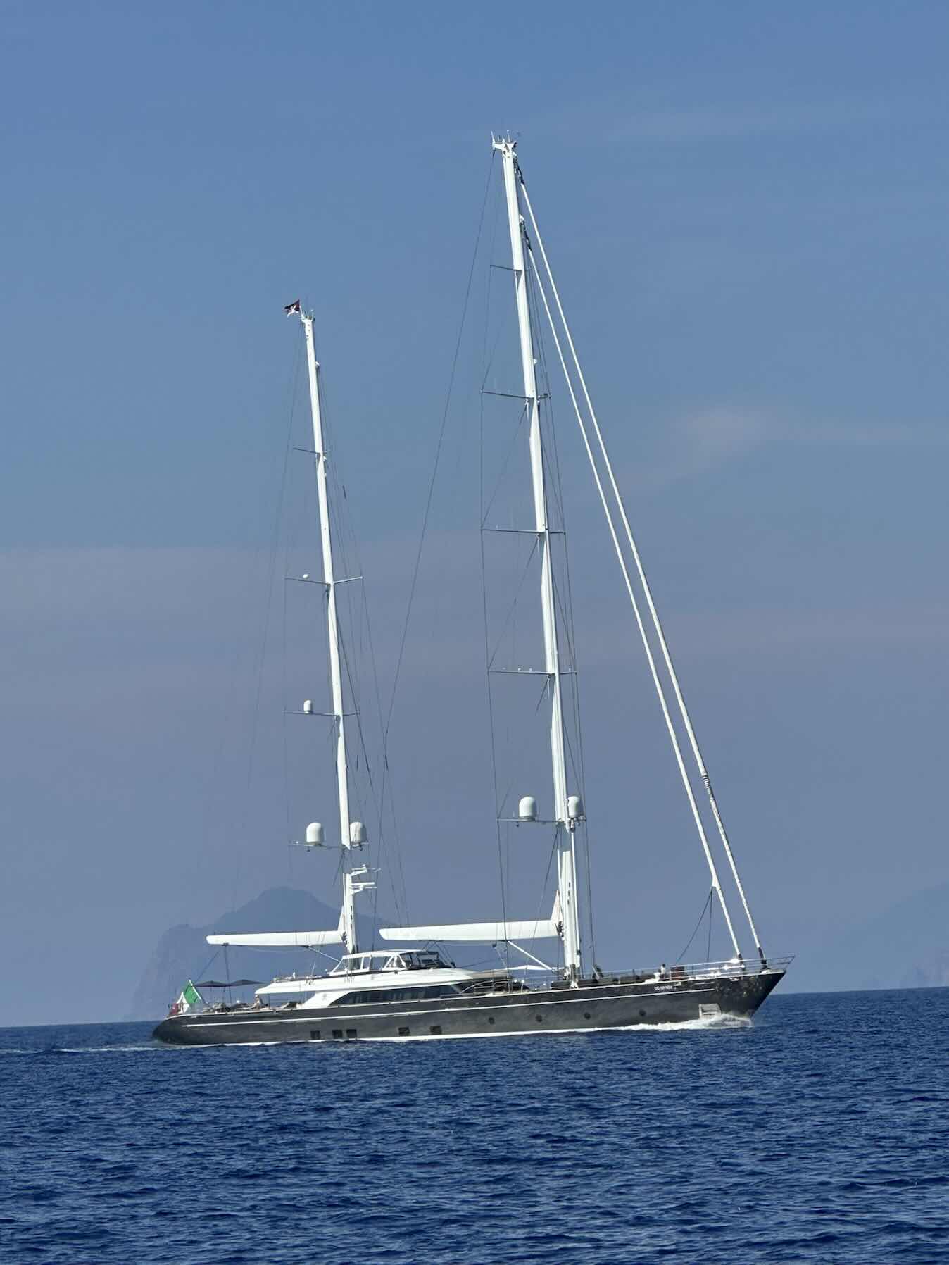 Cruise around the Aeolians _009E9FC7-ADA6-4F4C-AF55-8F707A5C8CB7