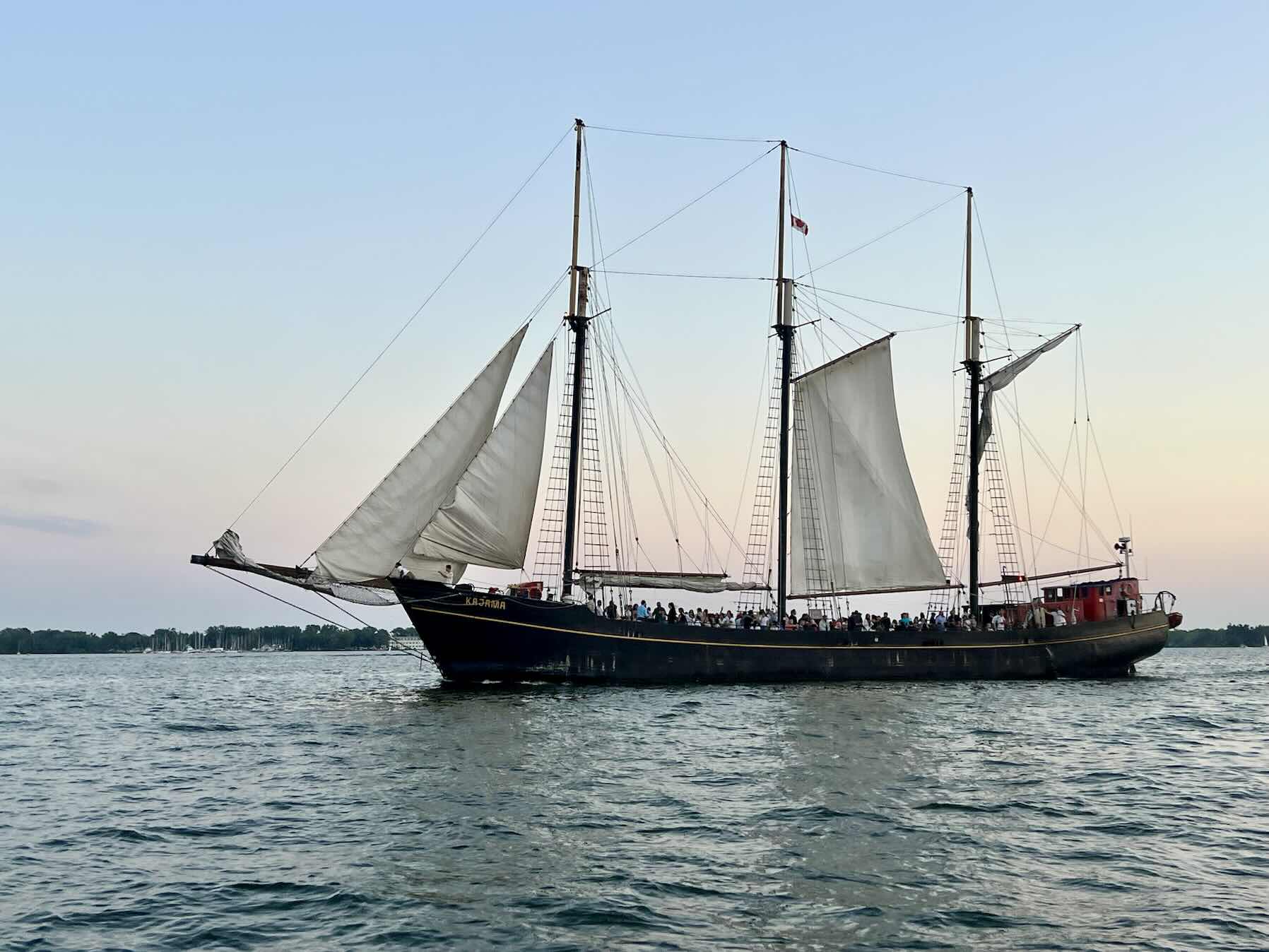 Friday Social Sail_1A0FB158-DF7A-42B4-A464-9105A9B753D6