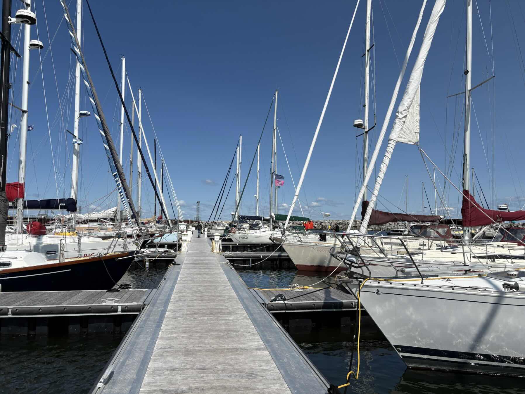 IYT Bareboat J4_04A4FC51-3B4D-4208-AA7D-D09B43A12BF2