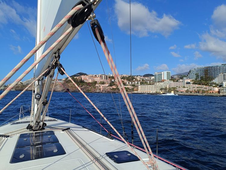 Voyage photo from Funchal - PontaDelgada) (AzoreanDream)