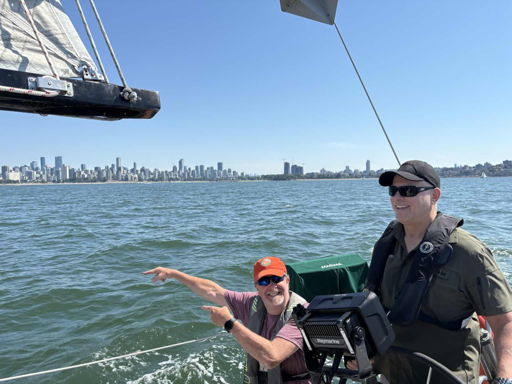 Crowded House’s first v3 sail :)_3407AB77-418C-42D0-A8D7-25CEFF4C4302