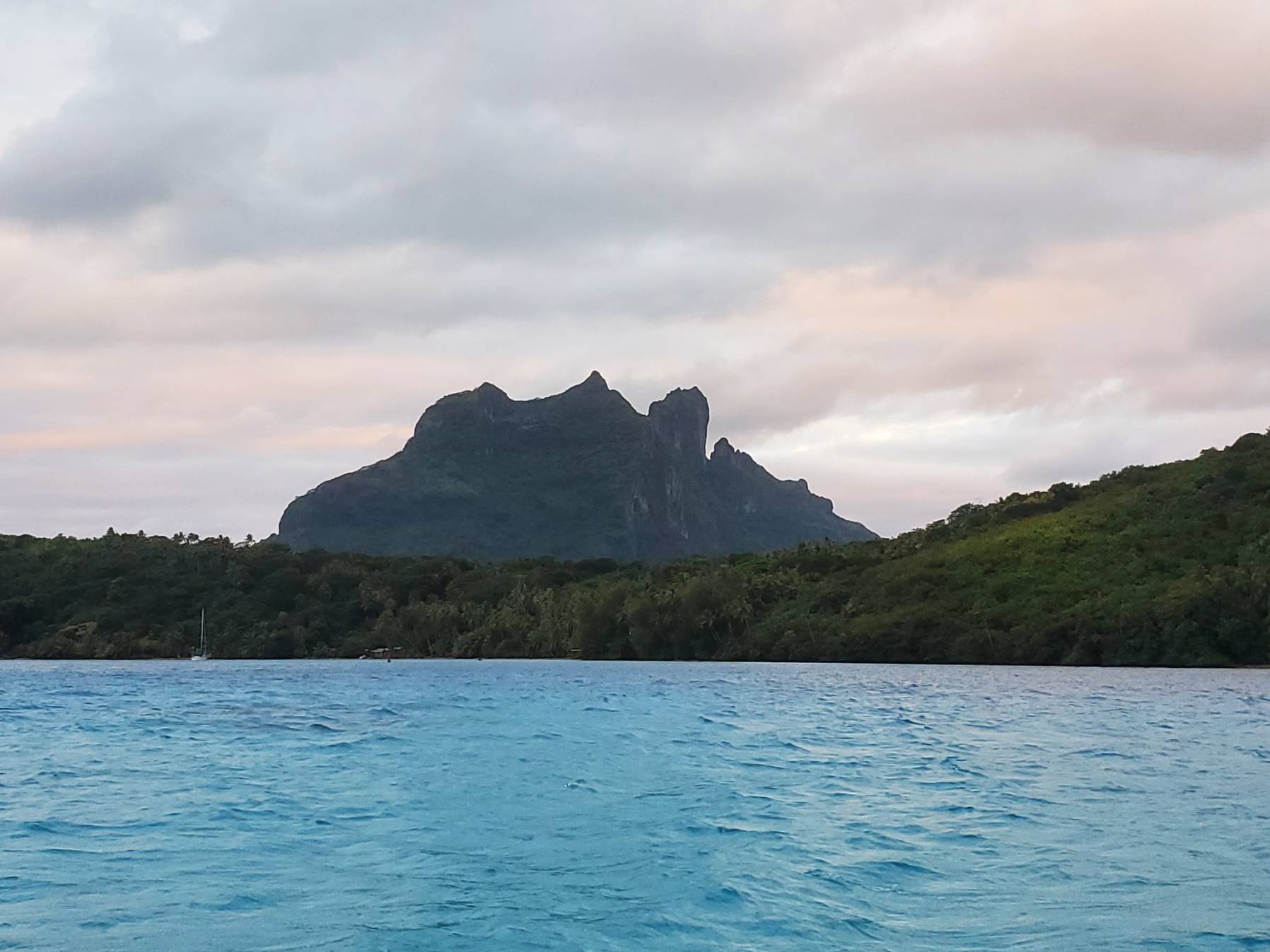 Baie Tapuamu-Bora Bora_49DF0CE1-655A-4DD0-ADD7-6A8EFF9C1CF0